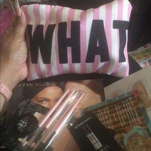 Samples & Makeup Brushes/Bag Bundle!!